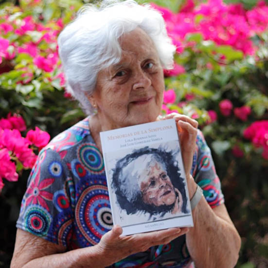 Foto del llibre de memòries de Lola Rodenas Soto editat per Memorias Ediciones